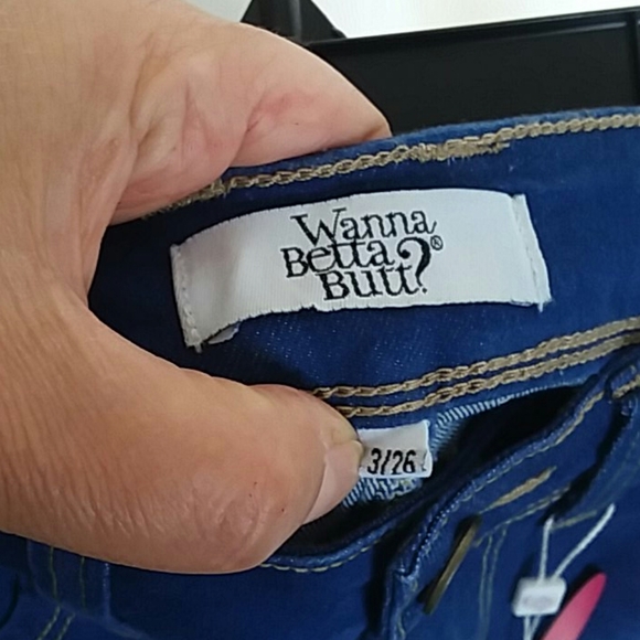 2/$20 YMI Wanna Betta Butt? 3/26 Jean Shorts - Picture 3 of 6